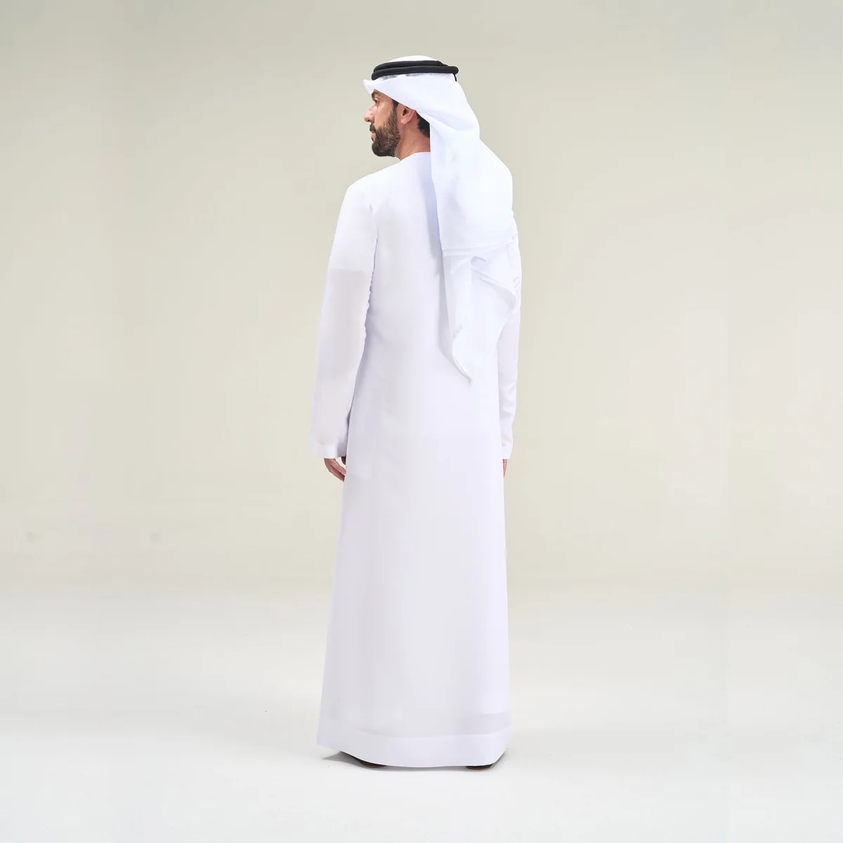 شال إماراتي فاخر بتصميم تراثي أنيق